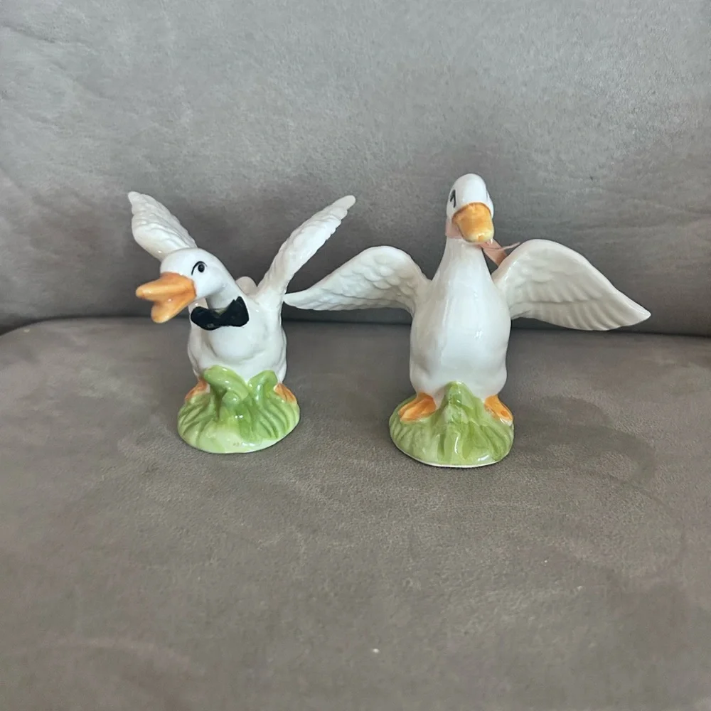 50%offw❤️ Vintage Pair of Bone China Ducks HG 64
